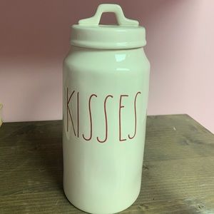 Rae Dunn kisses canister